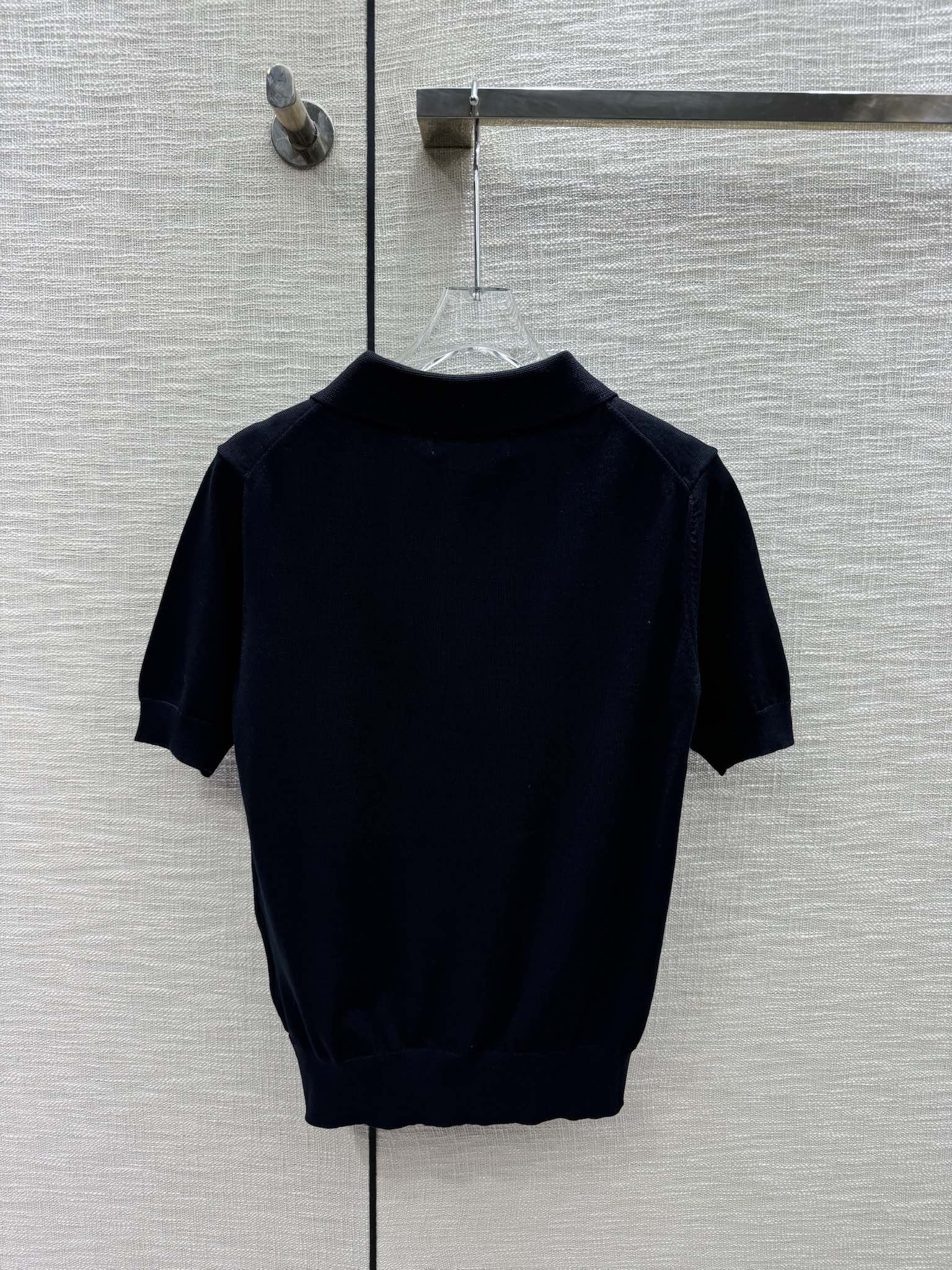 Miu Miu-2404 - Трикотажная футболка с коротким рукавом и воротником-поло с оборками, черная