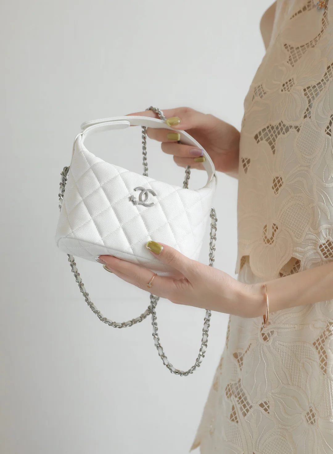 Сумка-ланчбокс Chanel - белая пряжка с бриллиантом