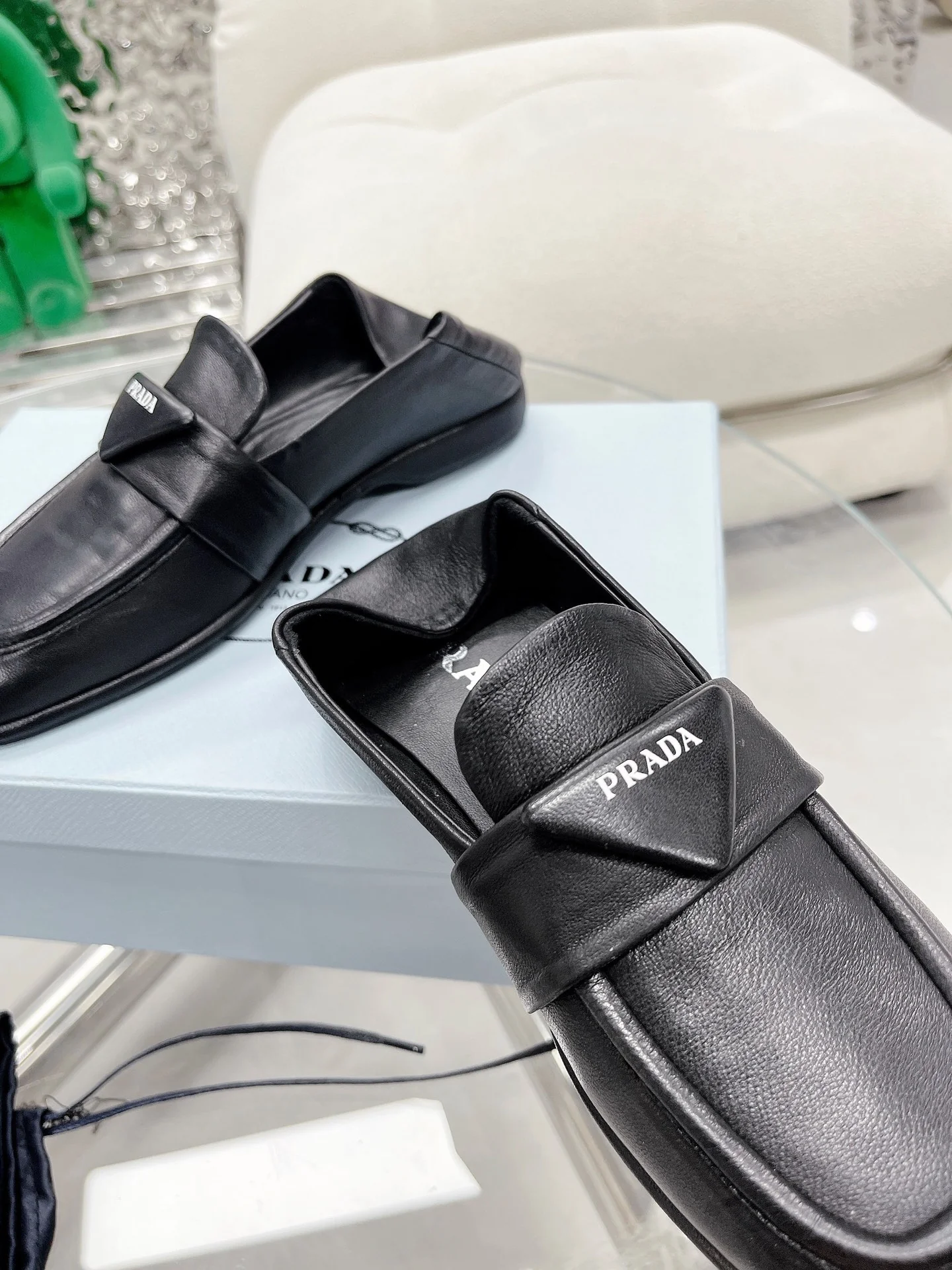 Коллекция Prada 2022 года с подиума - Балетки с закрытым носком - 1