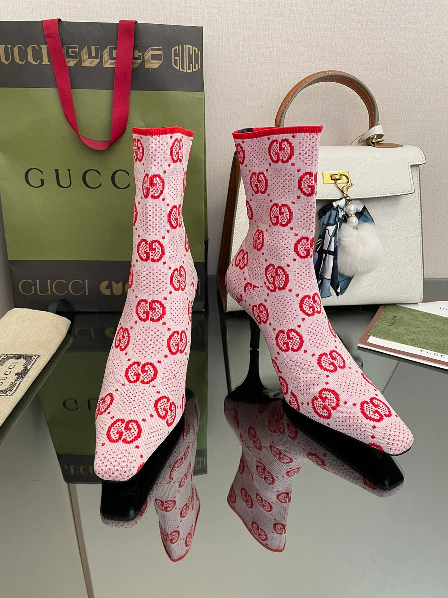 Ботильоны-носки Gucci с острым носком на шпильке - розовые