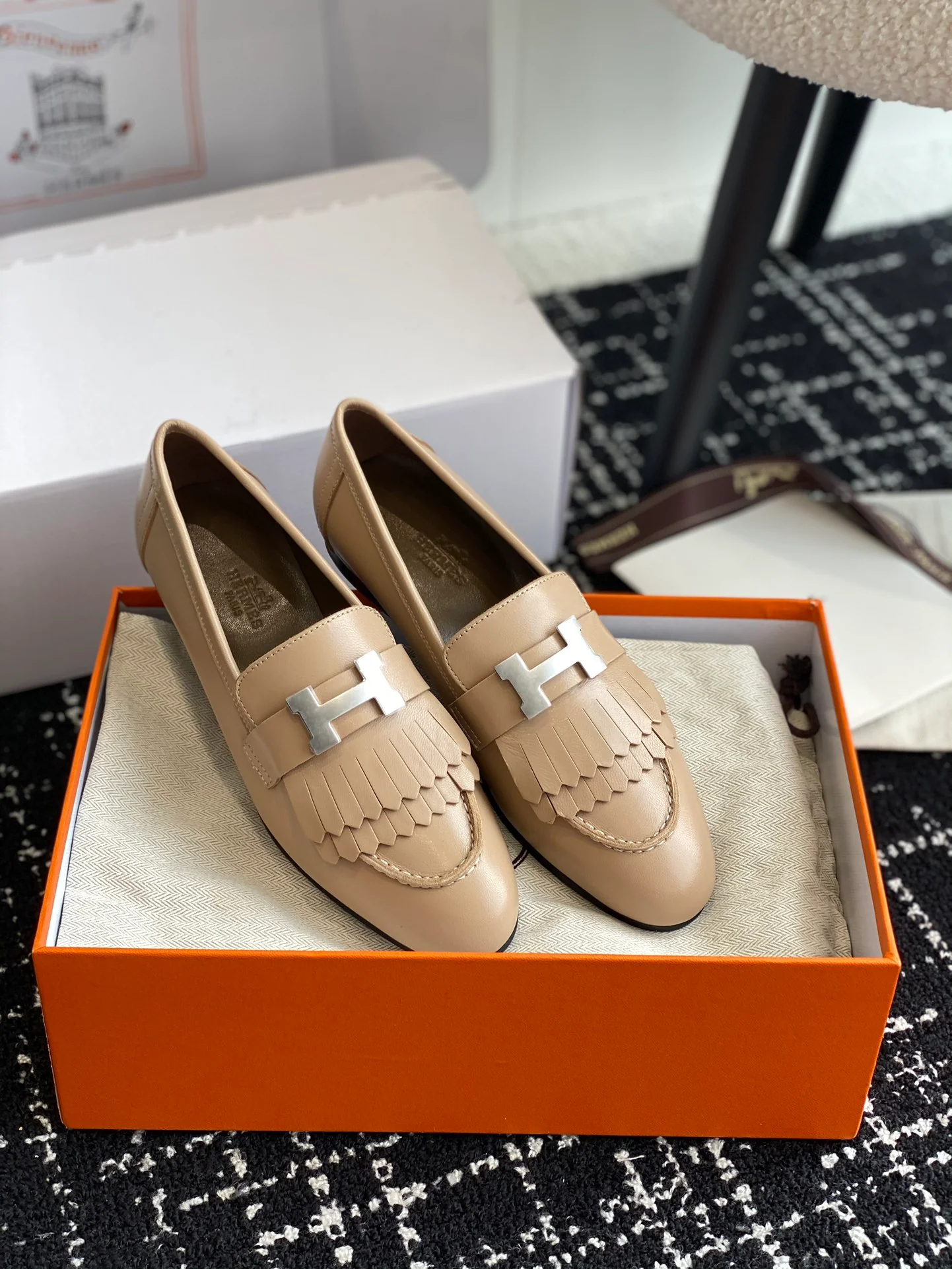 Лоферы Hermes с кисточками, абрикосовый цвет.