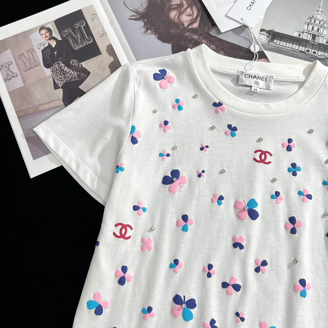Chanel 2403 - Высококачественная работа, узор из пайеток в виде четырехлистного клевера, художественная хлопковая футболка с круглым вырезом - белая