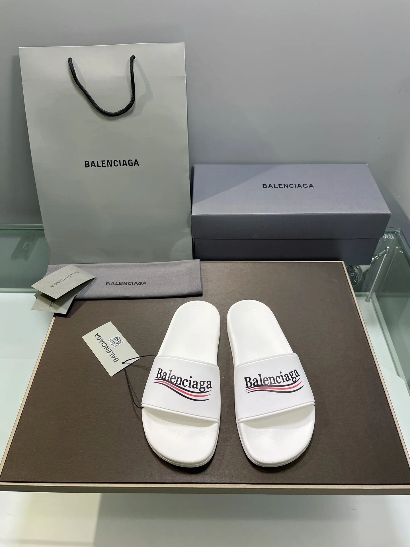 Balenciaga - Новая модель 2022 года - Тапочки с эффектом памяти и улучшенной упругостью - 2 шт.
