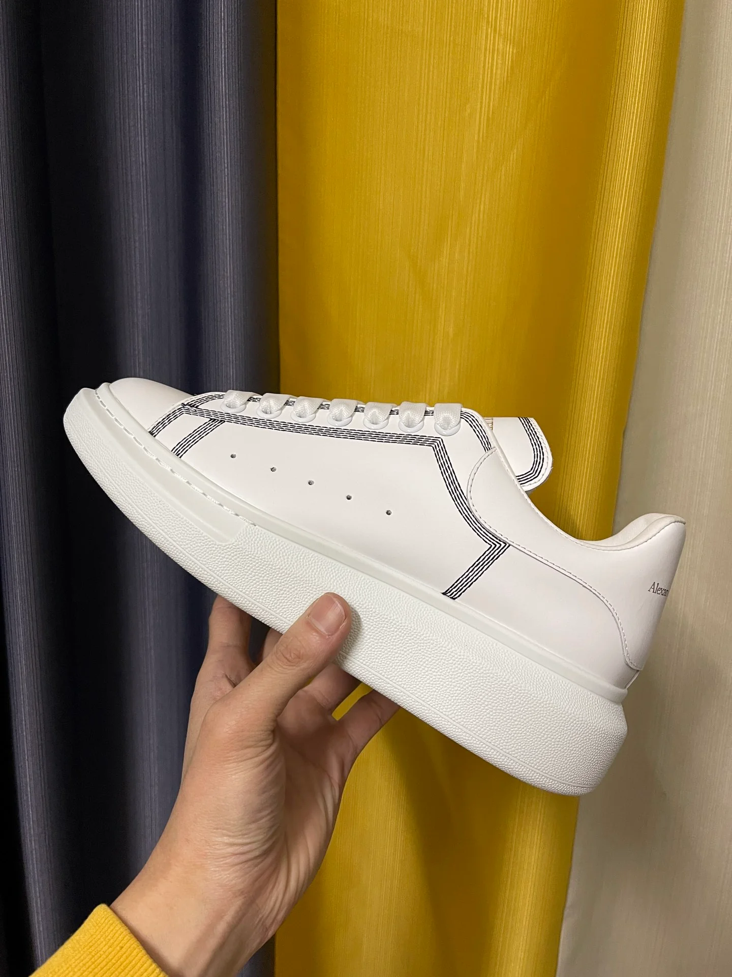 Классические белые кроссовки McQueen - унисекс - полностью белая кожа - черные полоски - премиум-издание