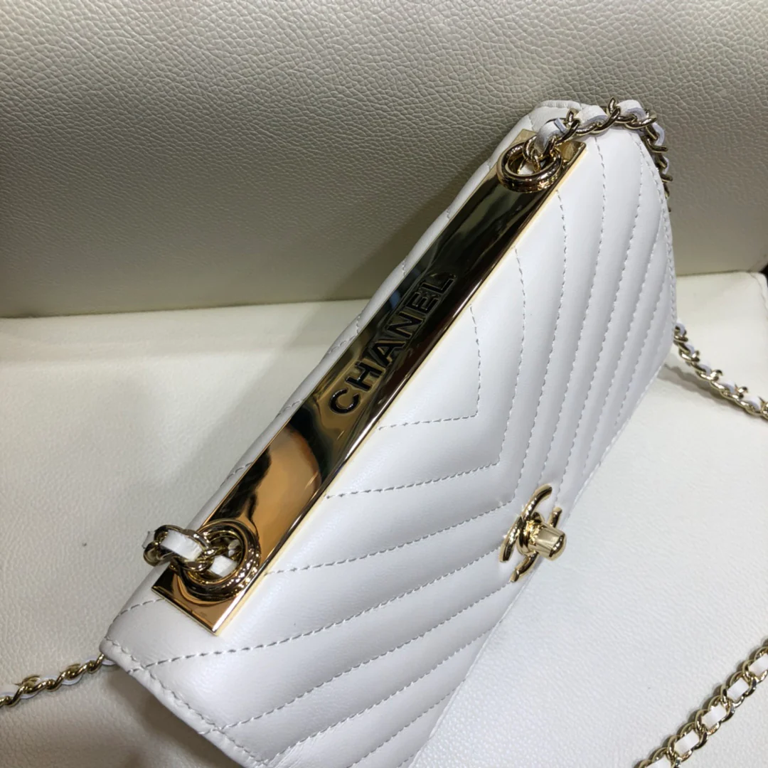 Chanel-trendy-cc-woc-19cm-1