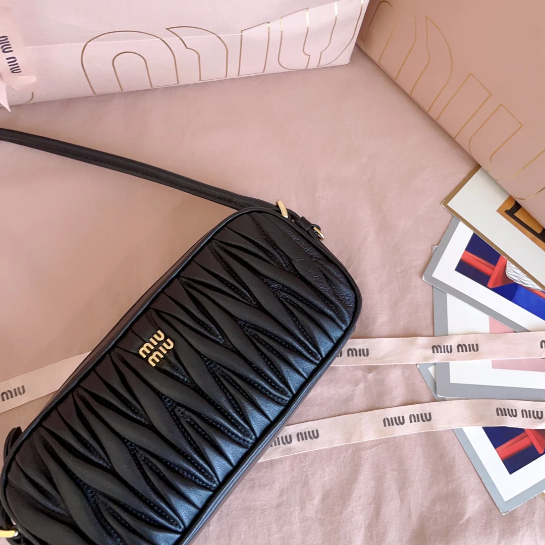 Сумка для маджонга Miu Miu-5ne024 с текстурированной вышивкой, черная.