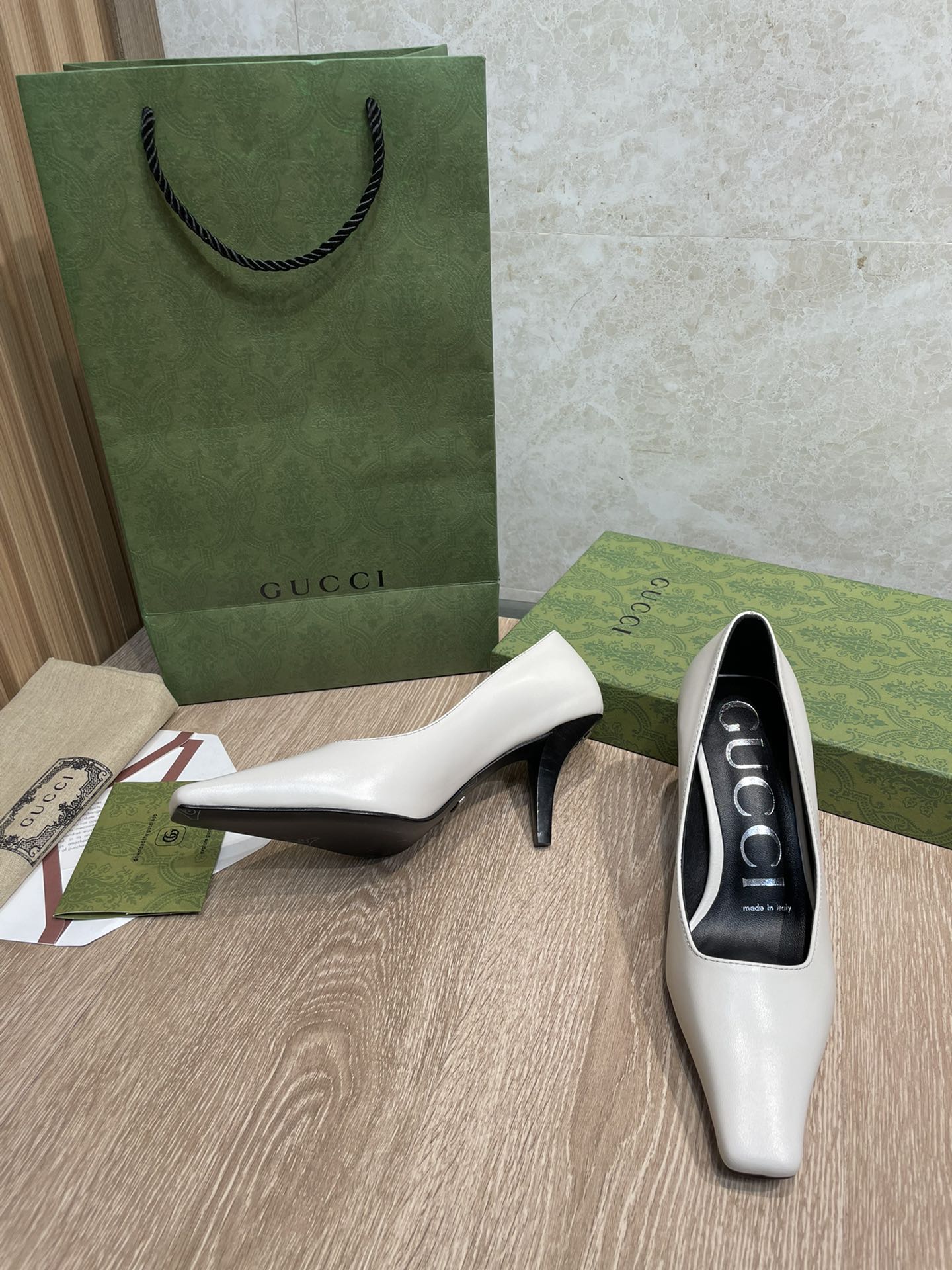 Туфли-лодочки Gucci 22ss с квадратным носком на шпильке - белые