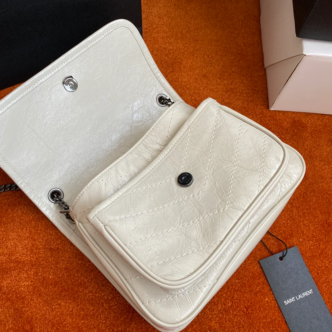 YSL - Маленькая модель Niki - Белая кожа, обработанная маслом, с белой пряжкой - D-образное кольцо