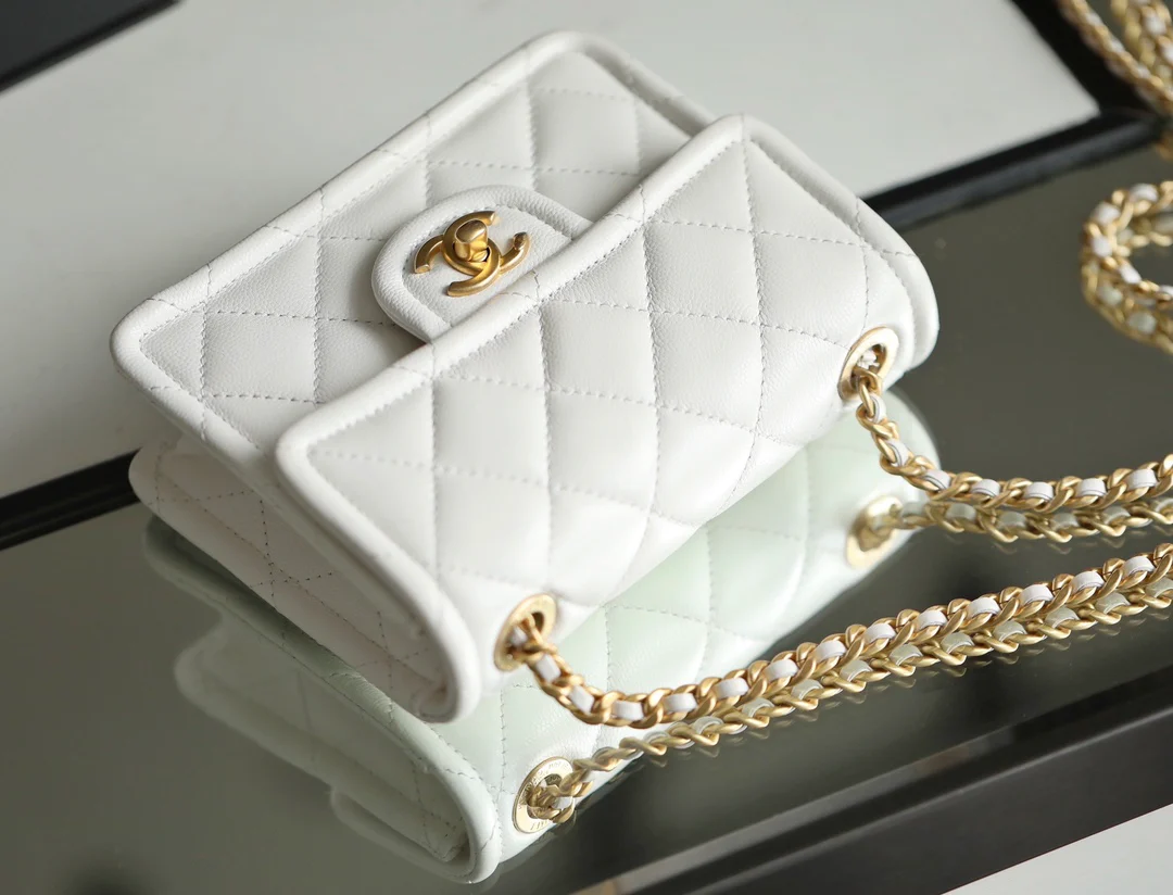 Маленькая булочка из тофу Chanel - белая