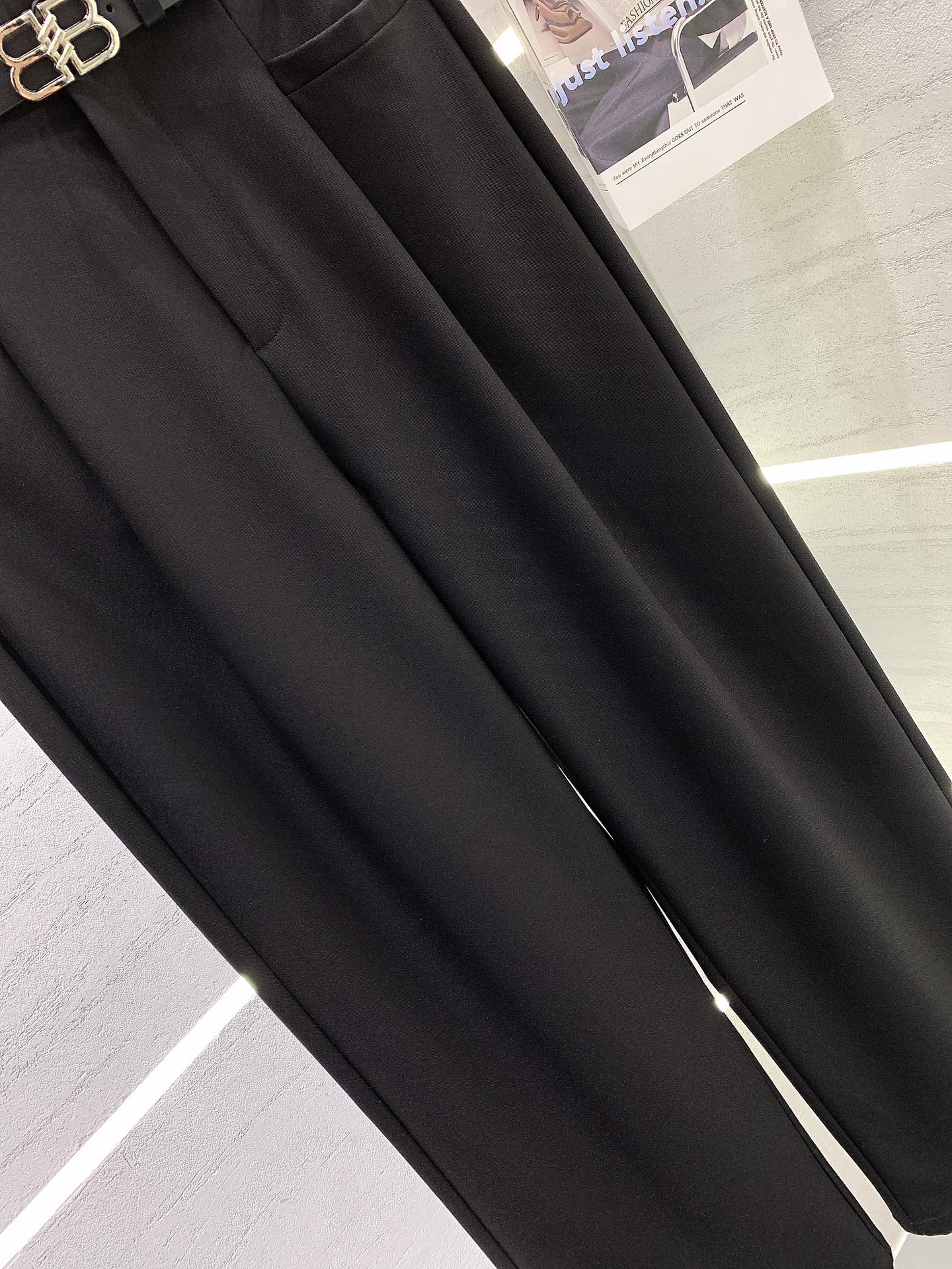 Balenciaga 2403 - Новые брюки от костюма с передними складками и карманами