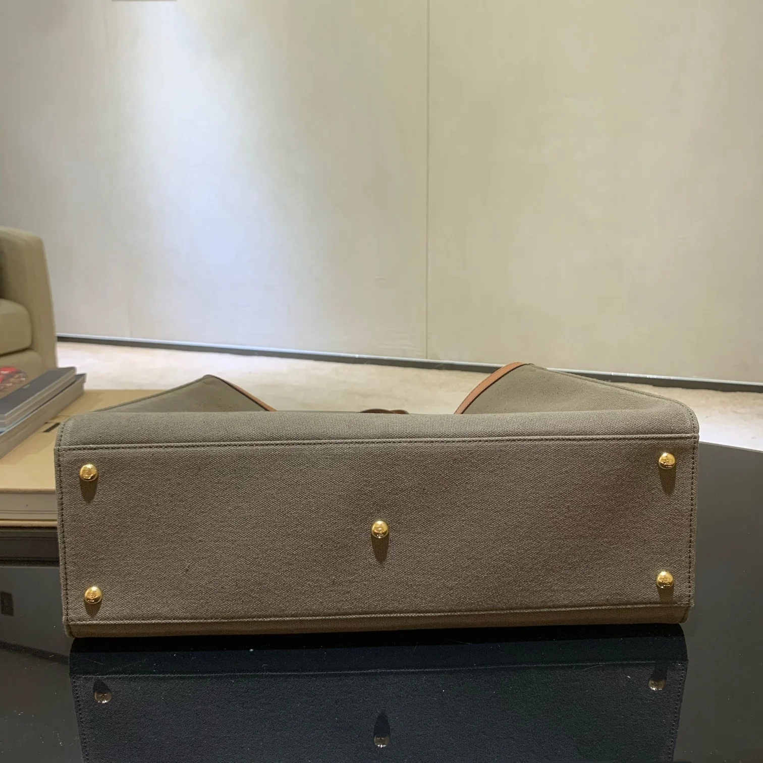 Сумка-тоут Fendi Peekaboo с холщовой ручкой