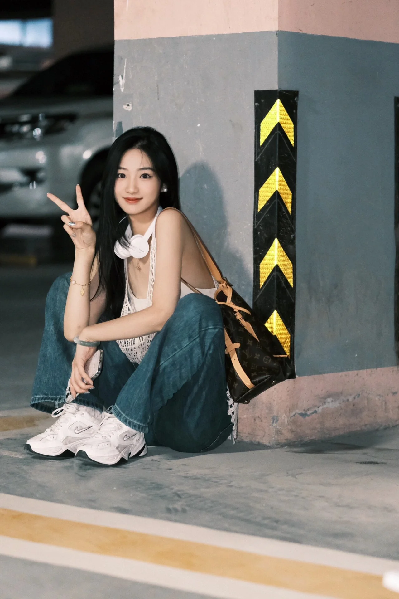 m46203-LV-carryall-pm-Shoulder Bag-Classic Monogram Canvas