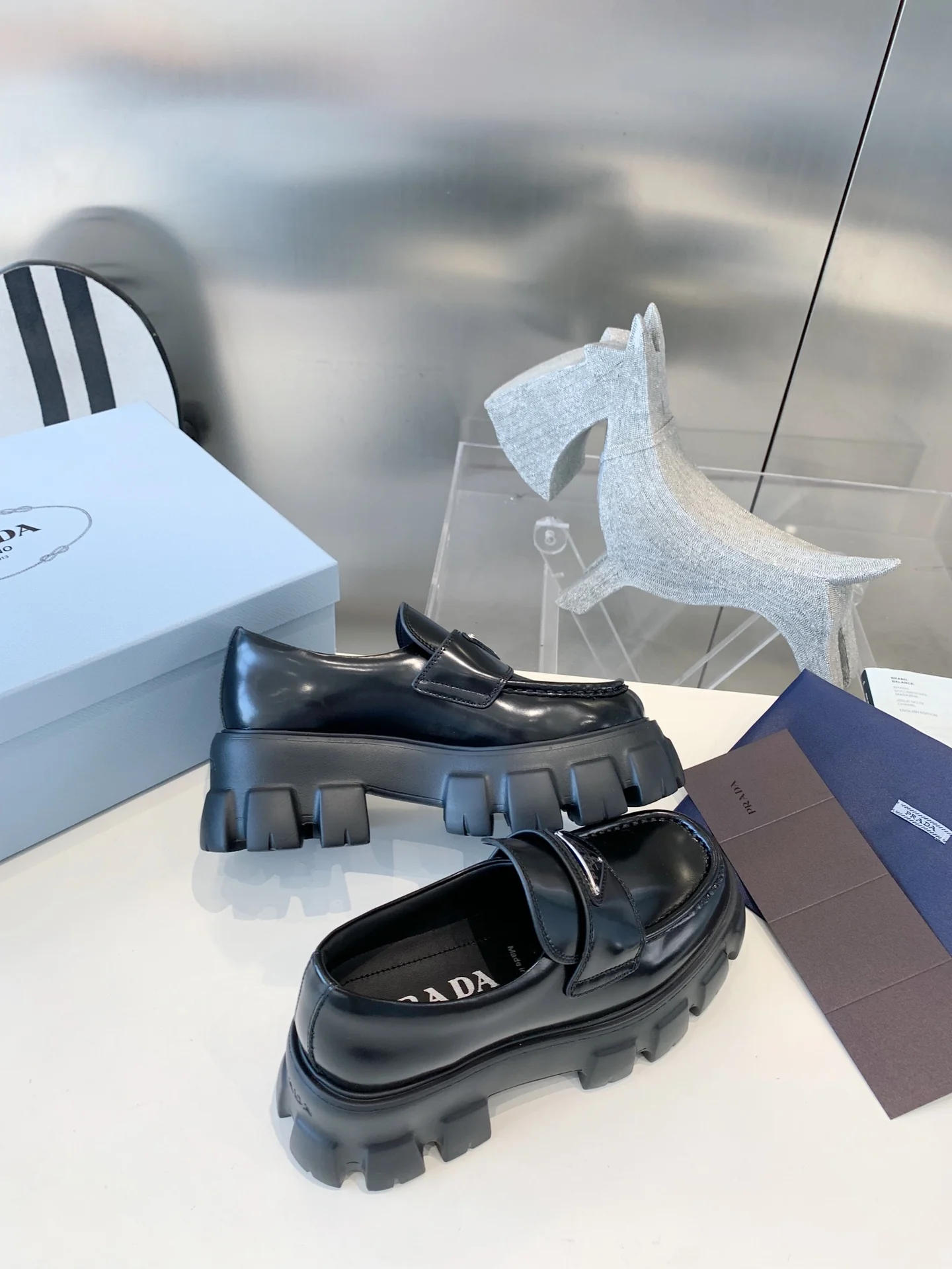 Лоферы Prada Gear - Черные - 1