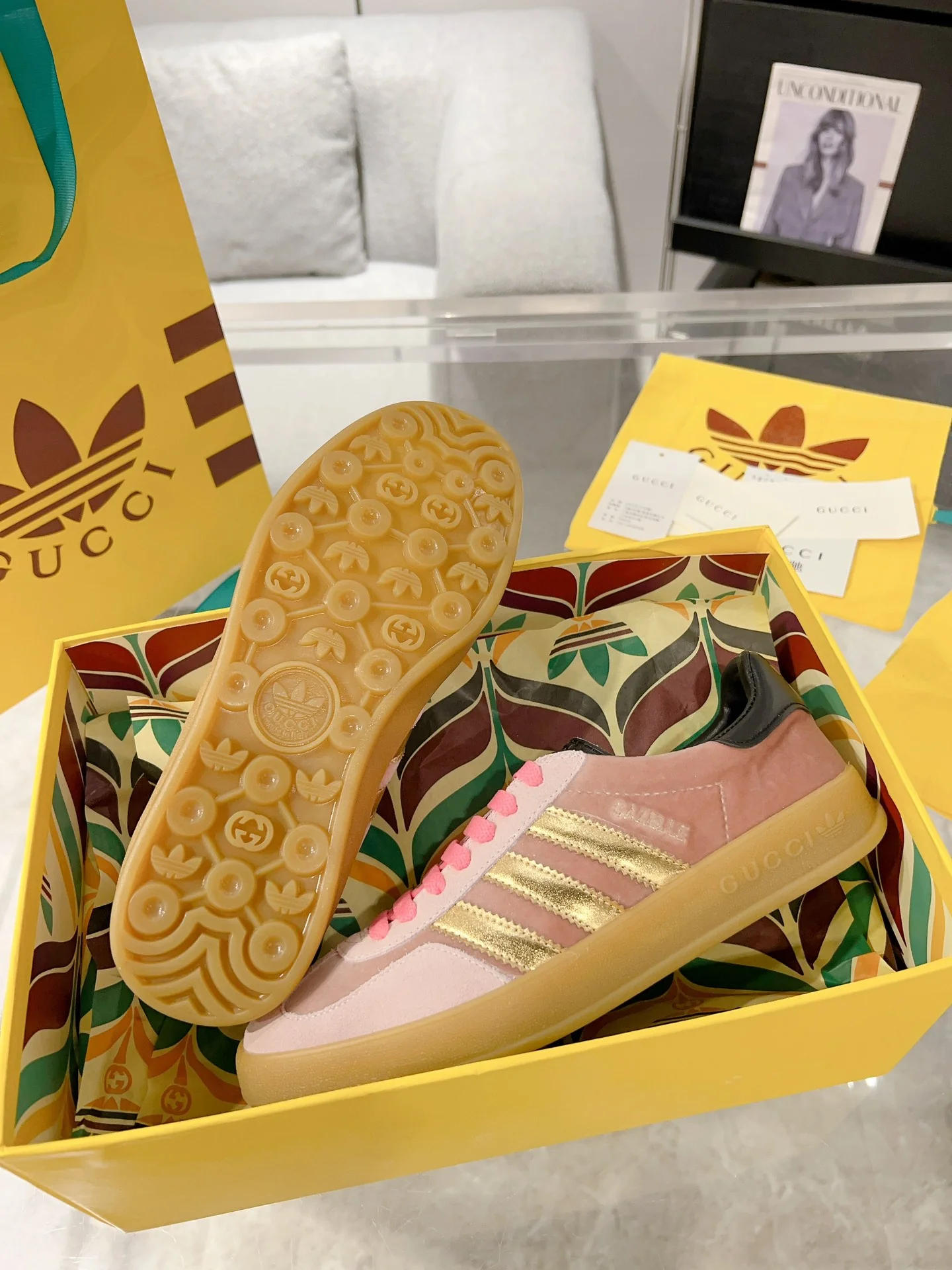 Новинка сезона осень/зима 2023 от Gucci - Коллаборация - Немецкие кроссовки для тренировок - Розовый абрикос