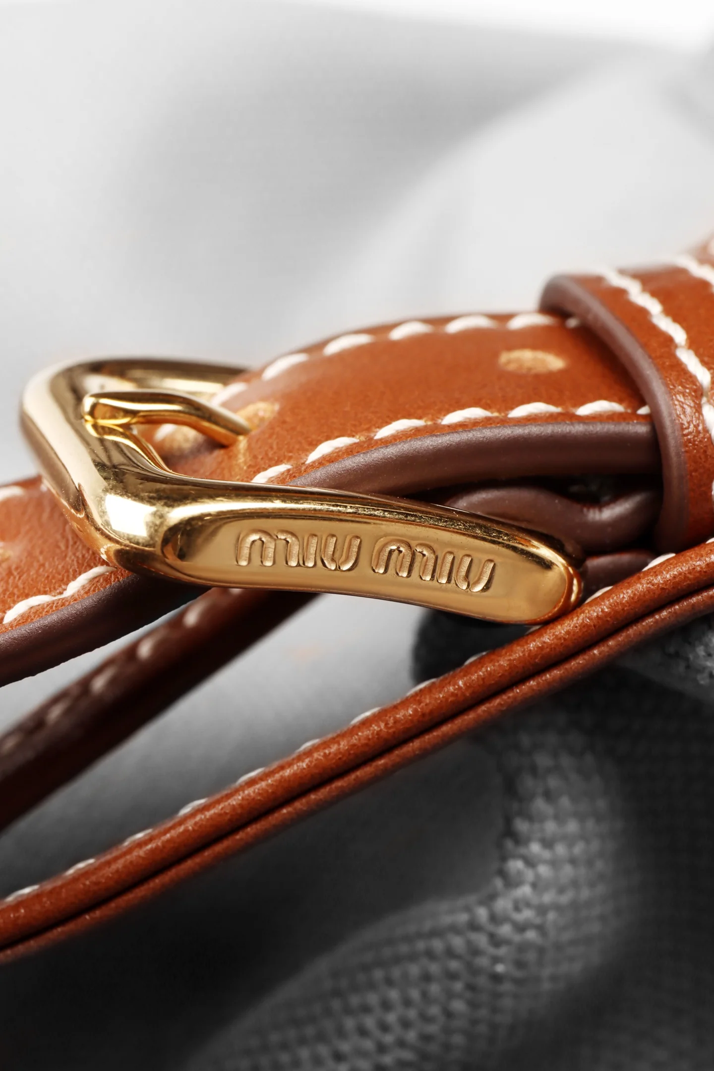 Рюкзак Miu Miu из канваса и кожи — Лондонская лимитированная серия — Большой, серый