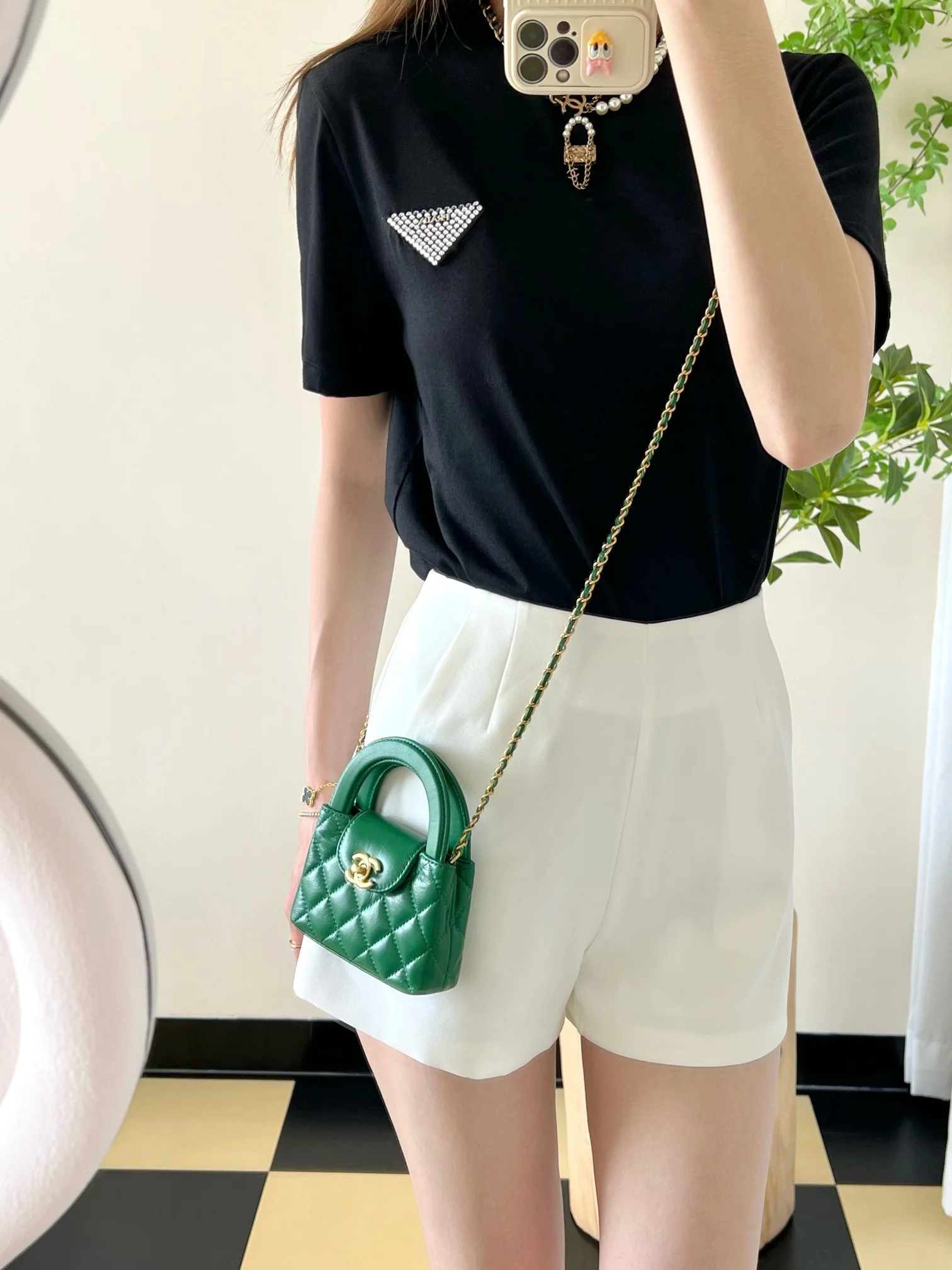 Мини-сумочка Chanel Kelly на цепочке - изумрудно-зеленая