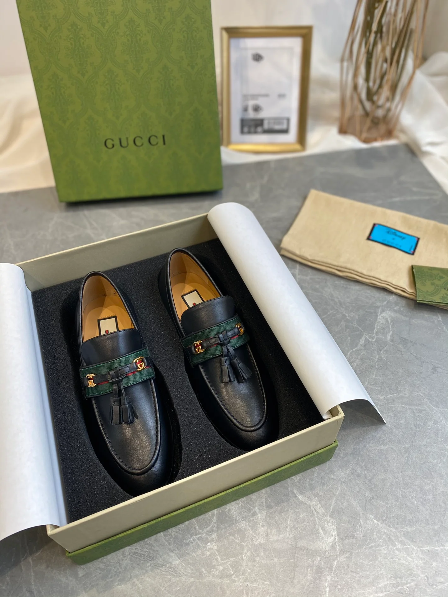 Лоферы Gucci с кисточками - 1