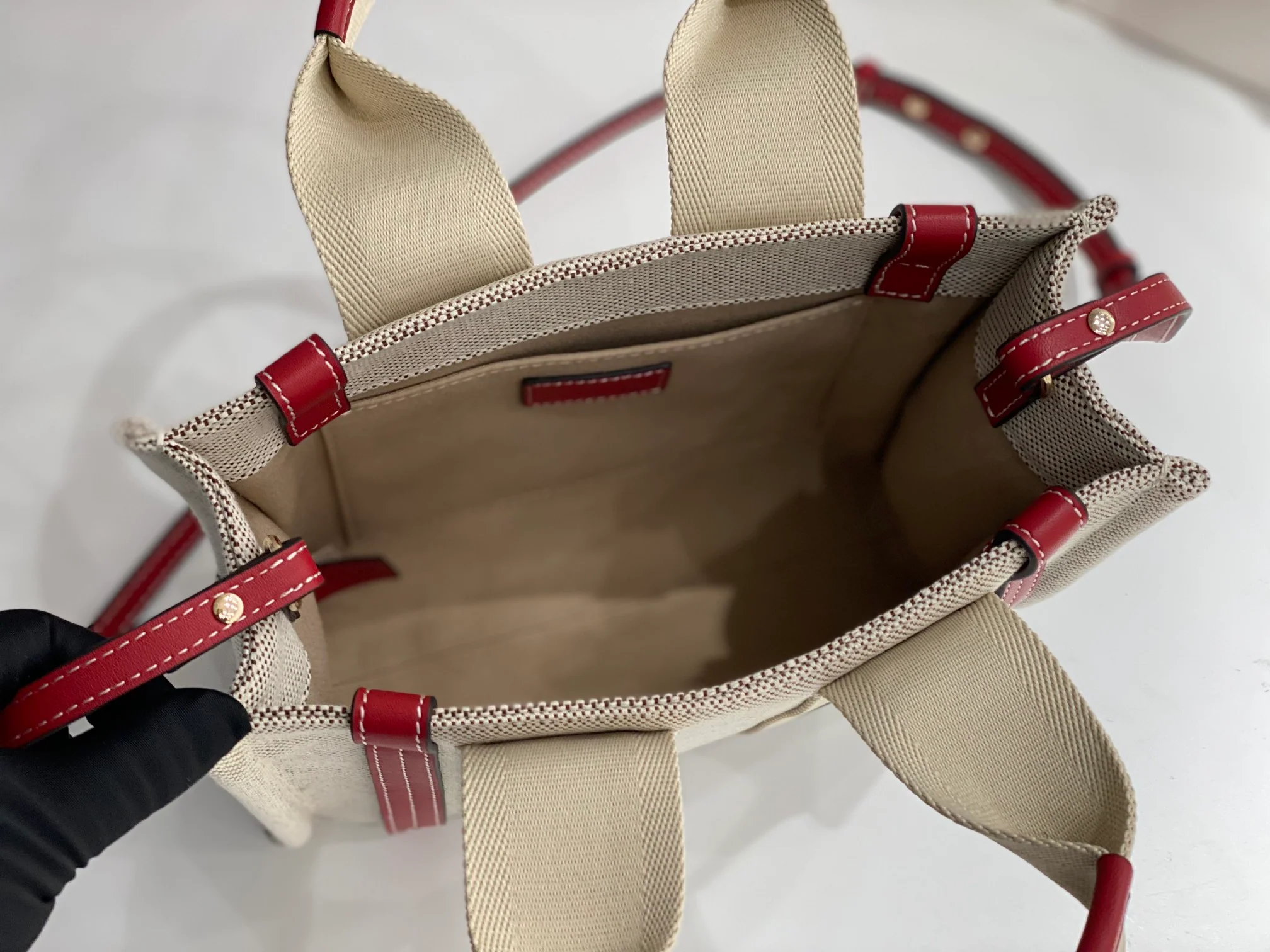 Сумка-тоут Chloe Woody, малиново-красная, маленькая.