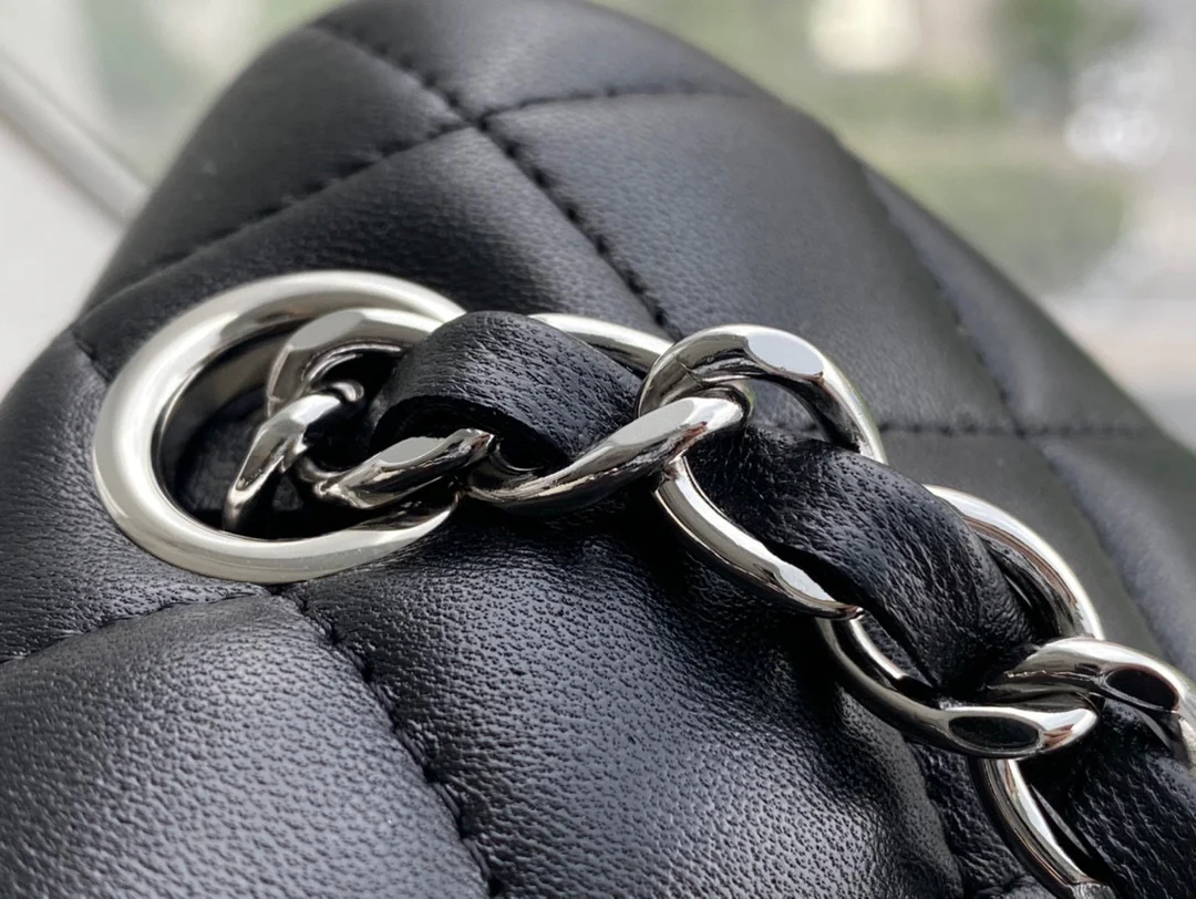 Сумка Chanel CF Medium - 25 см - из черной овечьей кожи с серебряной пряжкой - CF25