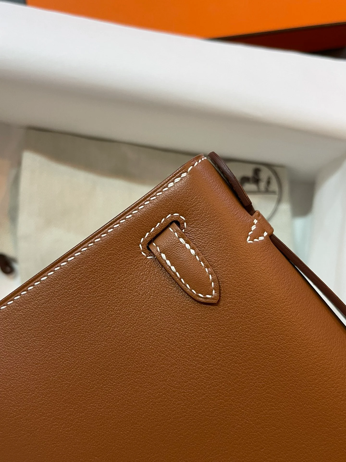 Миниатюрная пряжка Hermes Kelly 1-го поколения, золотисто-коричневая, серебристая.