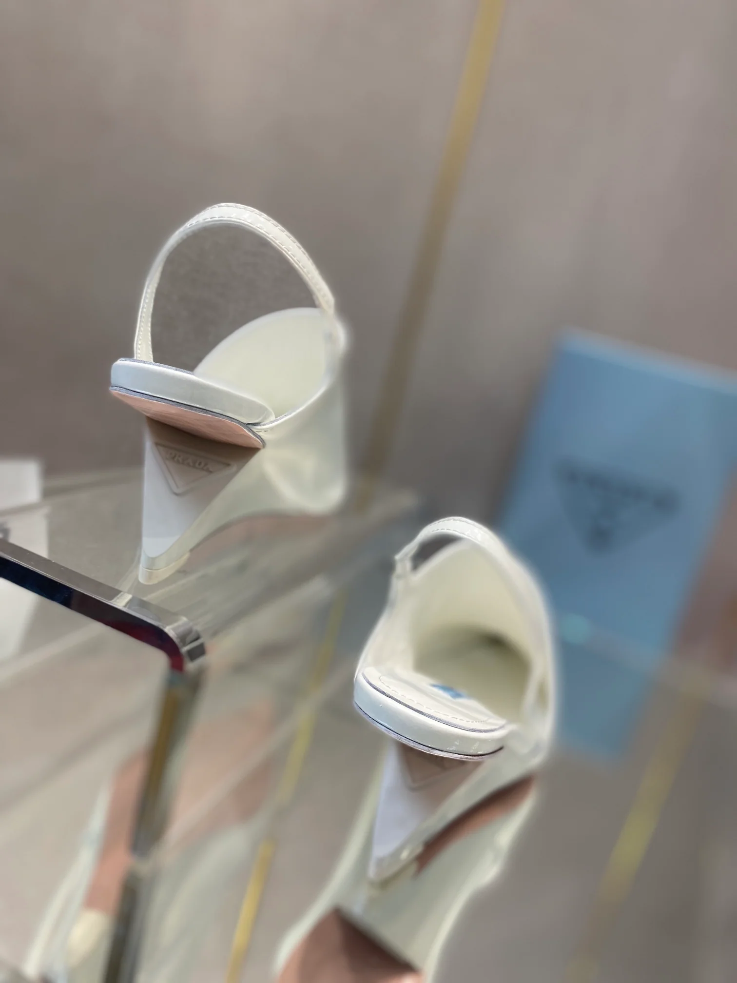 Туфли Prada - туфли Prada с острым носком на низком каблуке