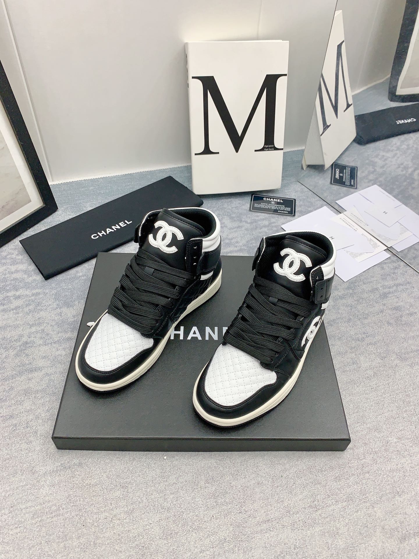 Коллекция Chanel 2023 года - Повседневные высокие кроссовки - Унисекс - Черные