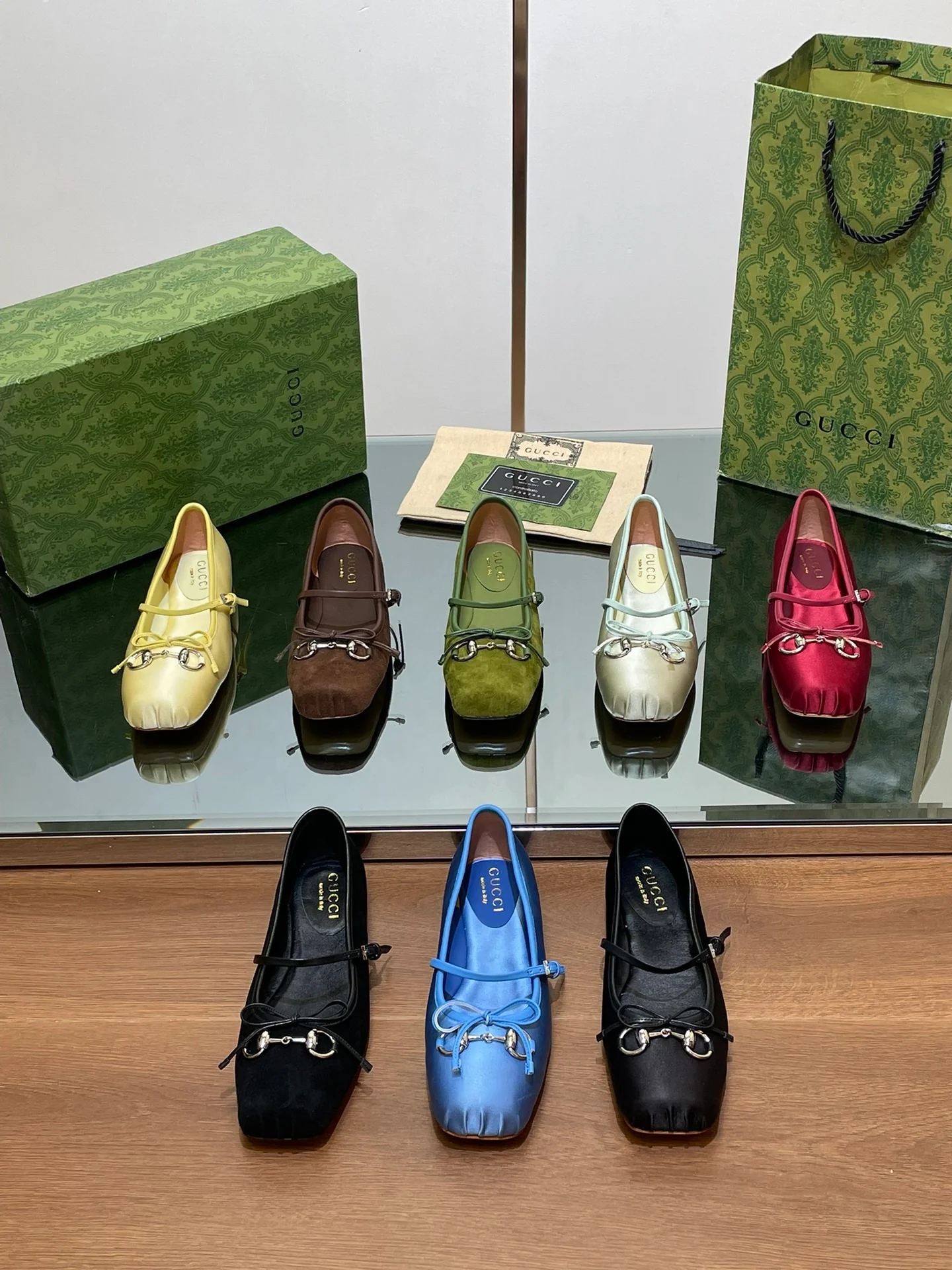 Балетки Gucci 2024 с пряжкой в ??стиле конного спорта - изображение из коллекции