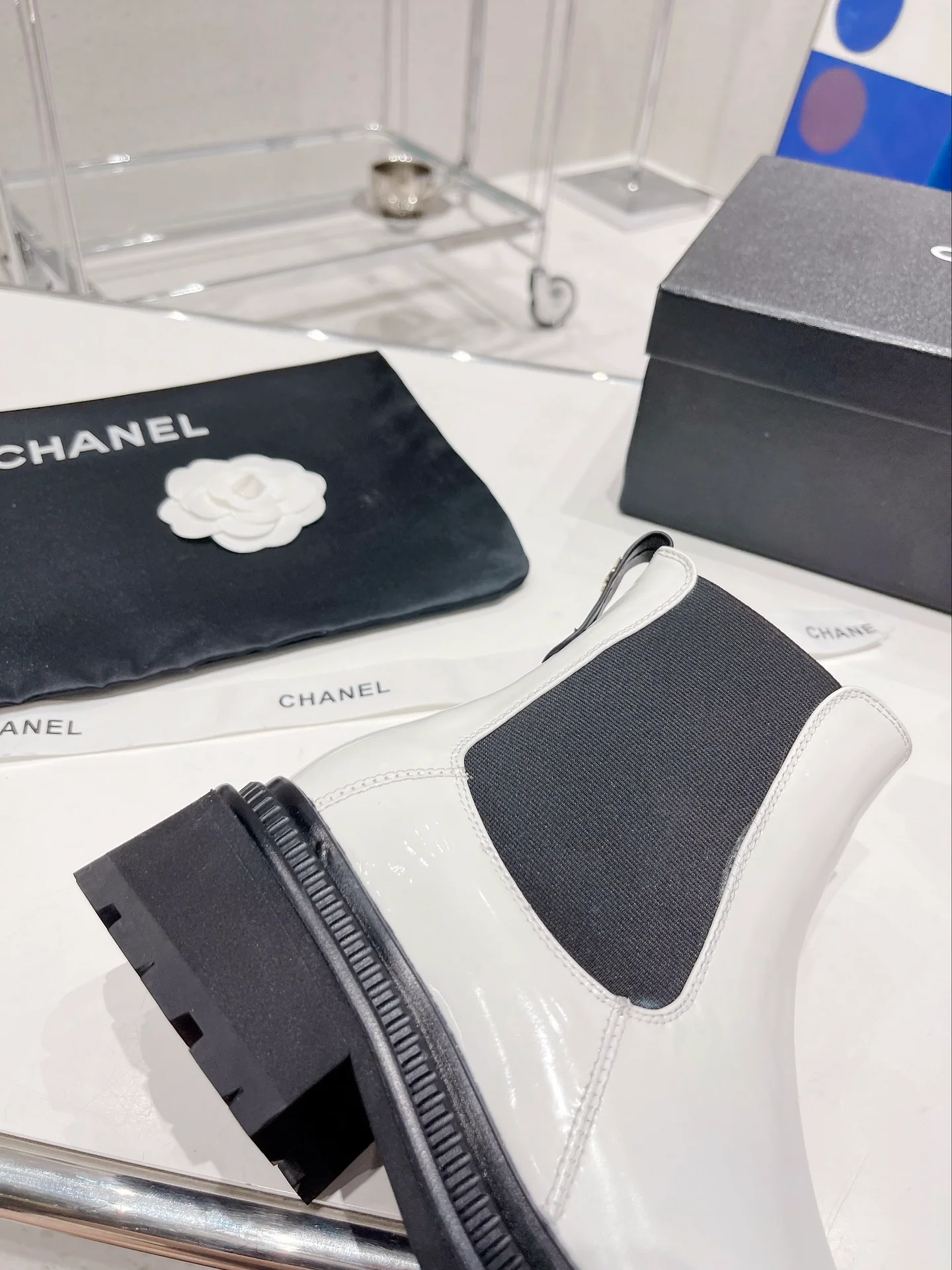 Ботинки челси — новинка осенне-зимней коллекции 2022 года — белые.