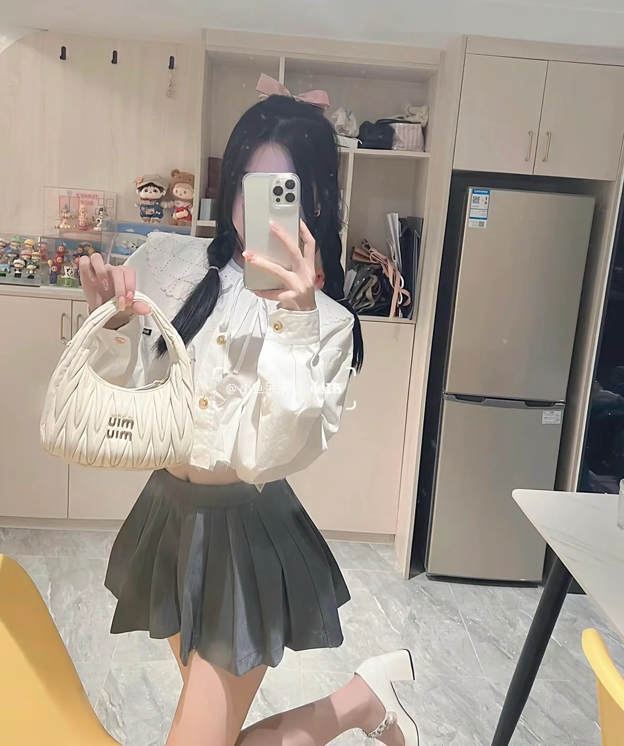 Сумка Miu Miu Wander — маленькая, из овечьей кожи — носите и делитесь с другими.