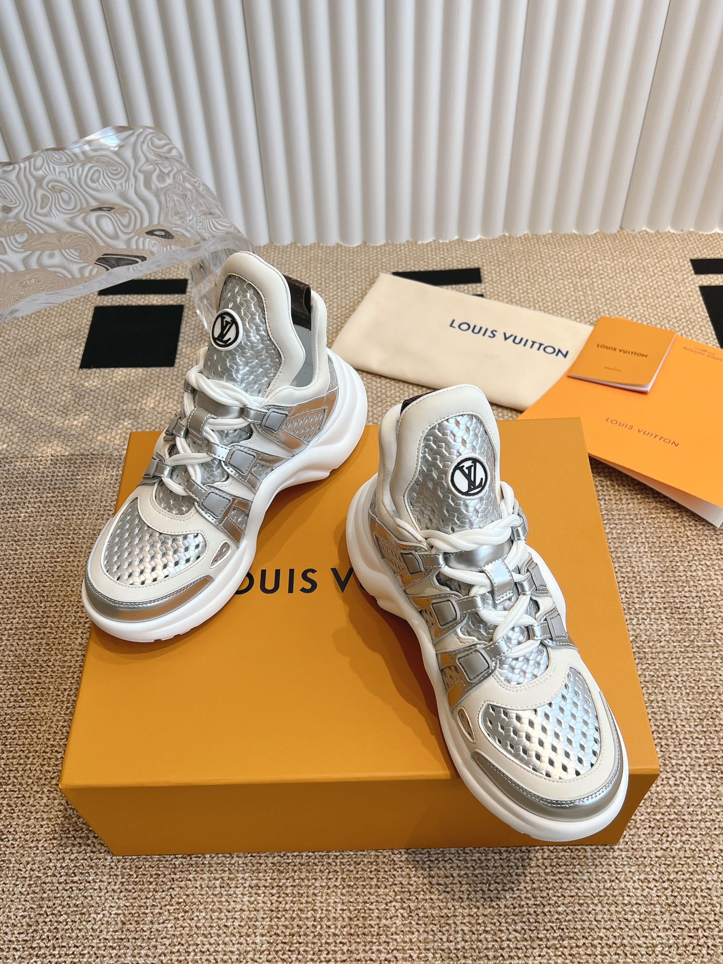 Повседневные туфли на платформе LV-2024 - серебристые