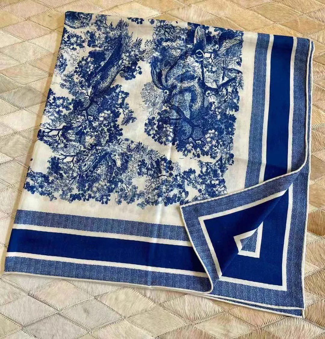 Dior - Квадратный шарф из бархата с ручной росписью от Joui - 110 см