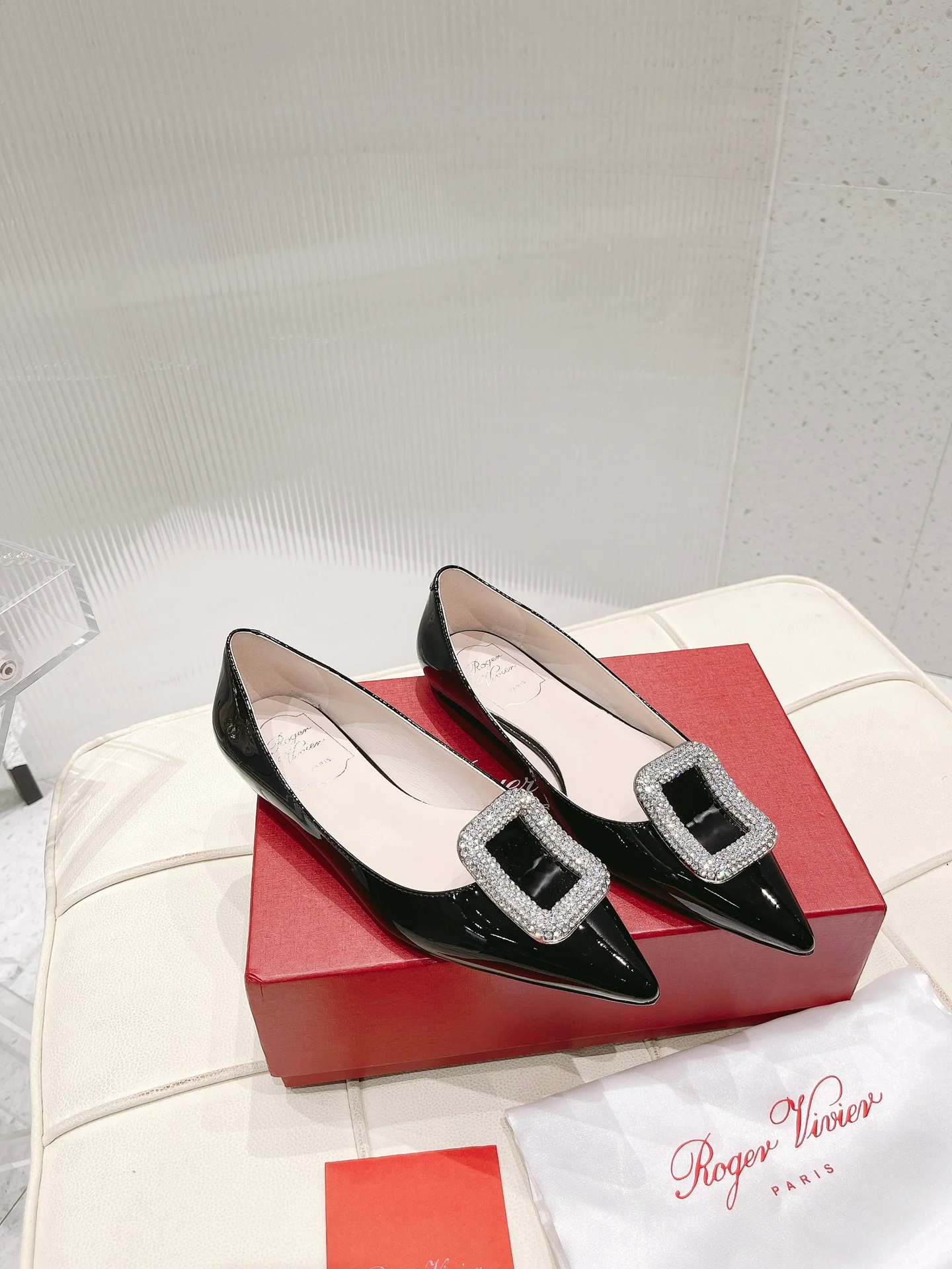 SF Ferragamo - Туфли-балетки с острым носком