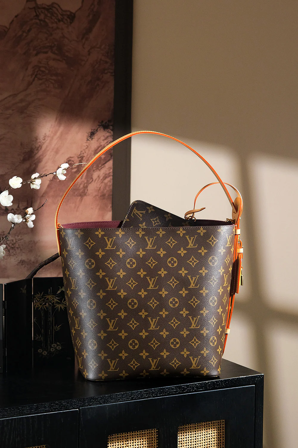 Классическая сумка-корзинка LV с монограммой