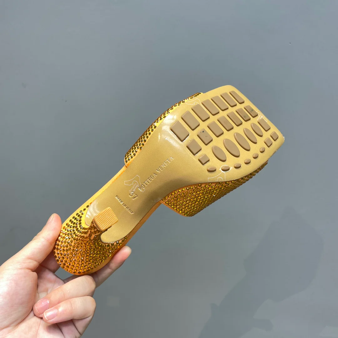 Сандалии на высоком каблуке из коллекции BV-2022 с подиума - 2 шт.