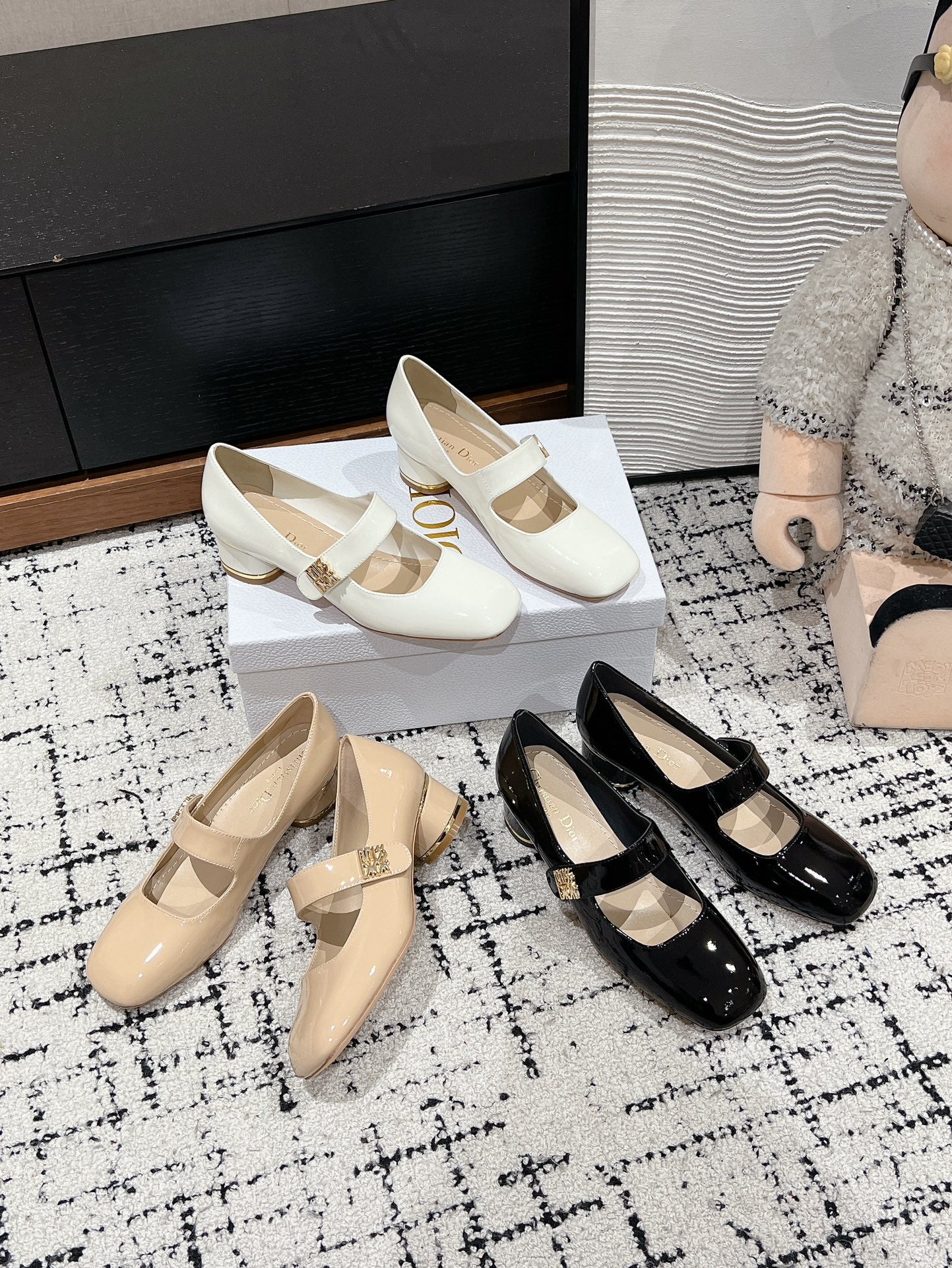 Туфли на низком каблуке Мэри Джейн от Dior 2024 — изображение из коллекции.
