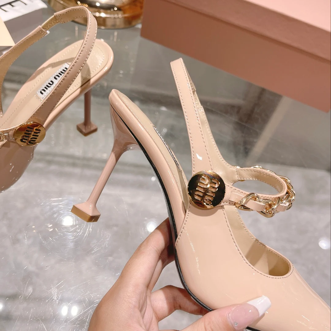 Новинка осенне-зимней коллекции Miu Miu 2022 — Туфли на каблуке с острым носком и разрезом — Розовые — 1