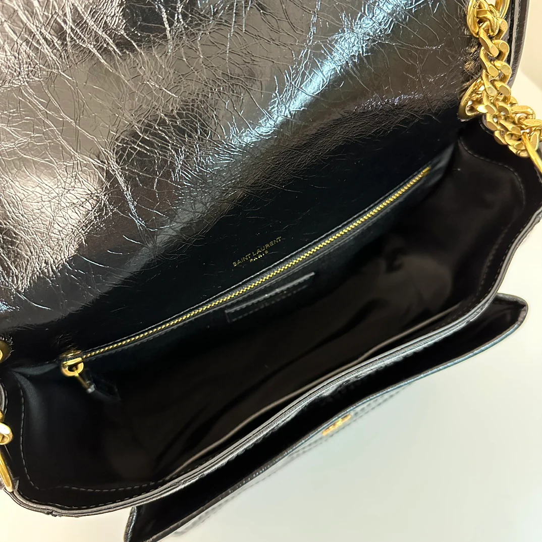 YSL Niki Baby 28 см, кожаный ремешок, черный, с золотой цепочкой