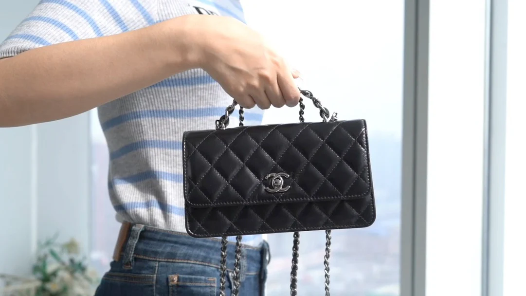 Chanel - Новая гармошка с ручками, украшенными стразами - Черная