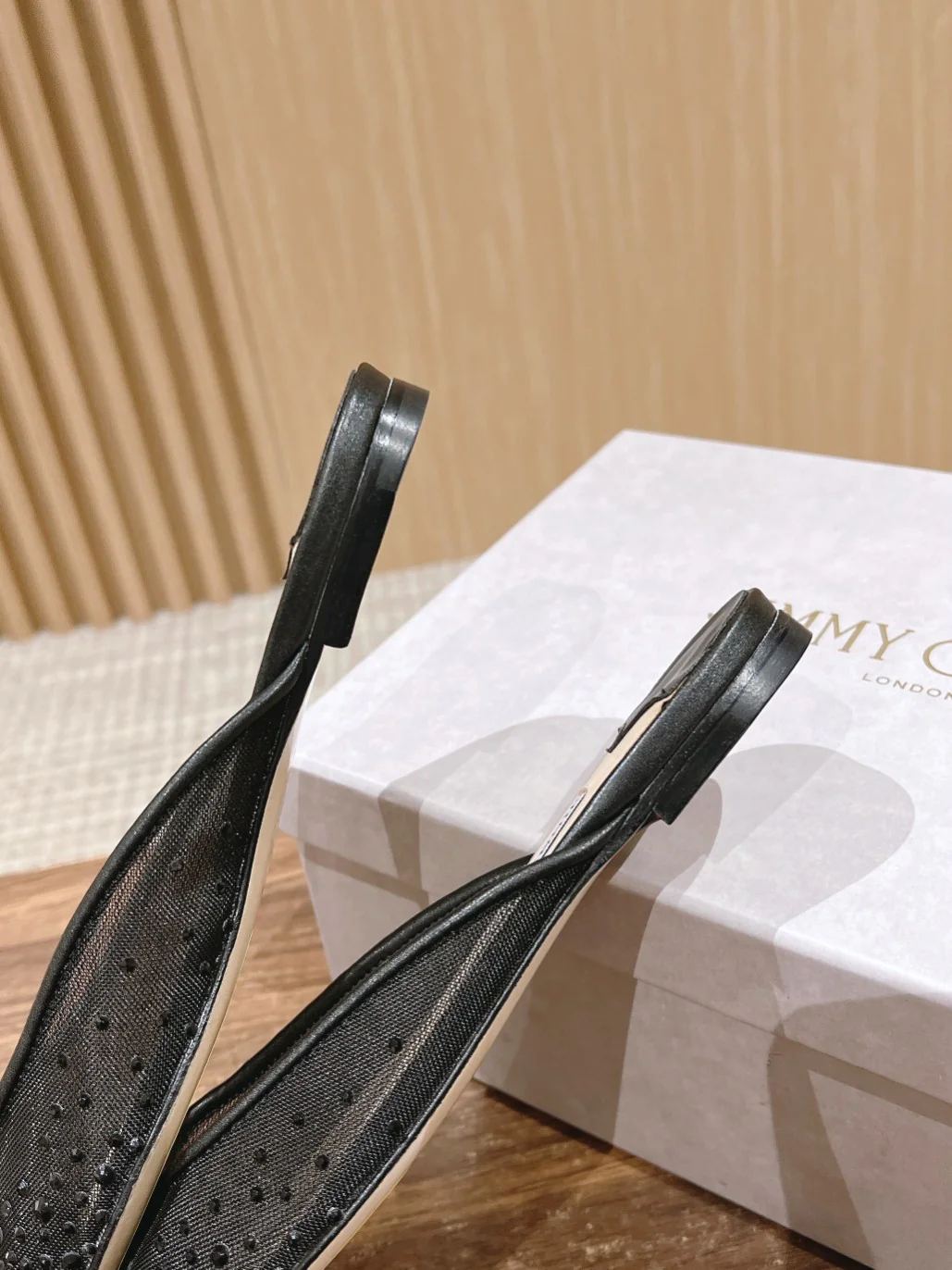 Jimmy - Тапочки с острым носком и стразами, сетчатые, черные