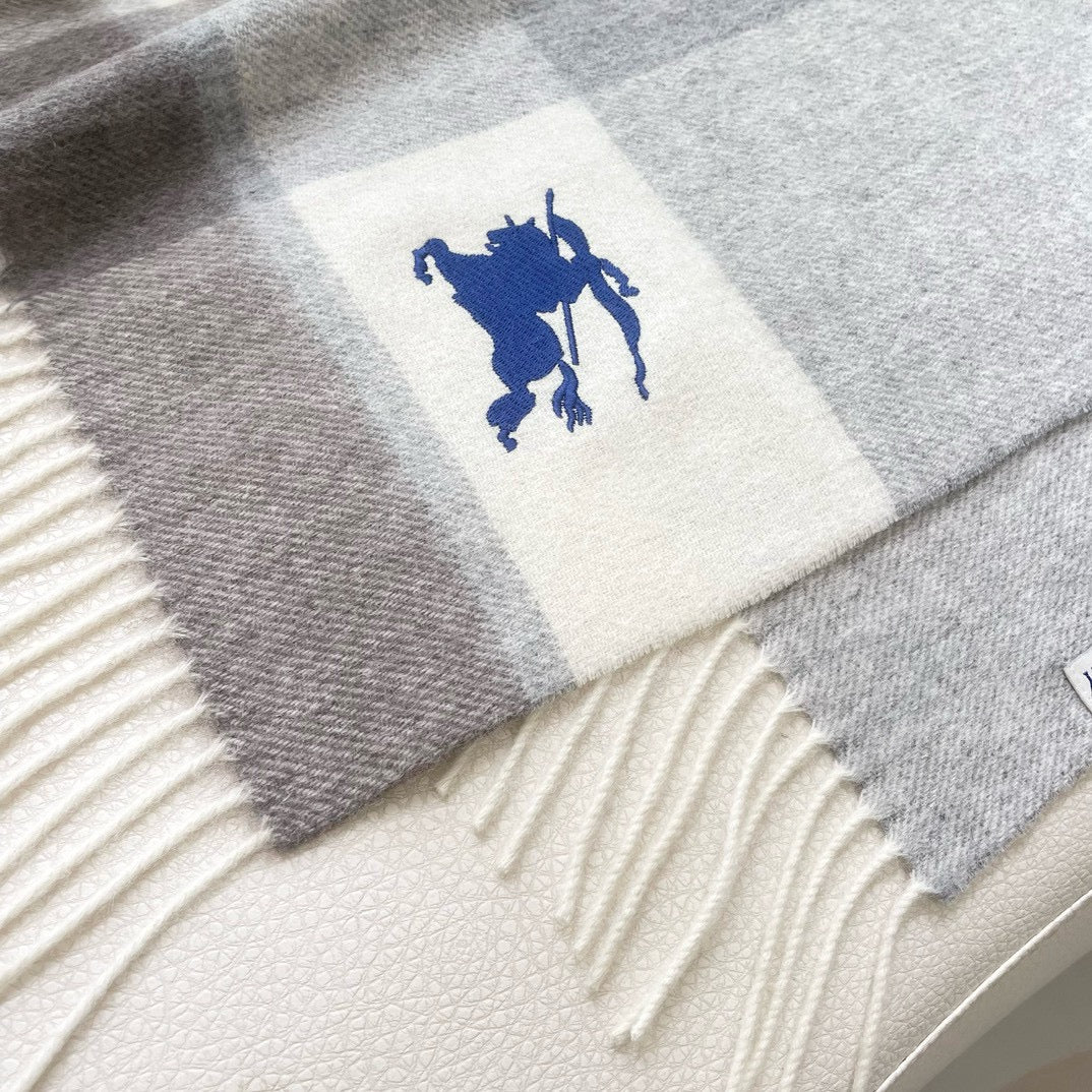 Классический клетчатый шарф Burberry 2024 — серый