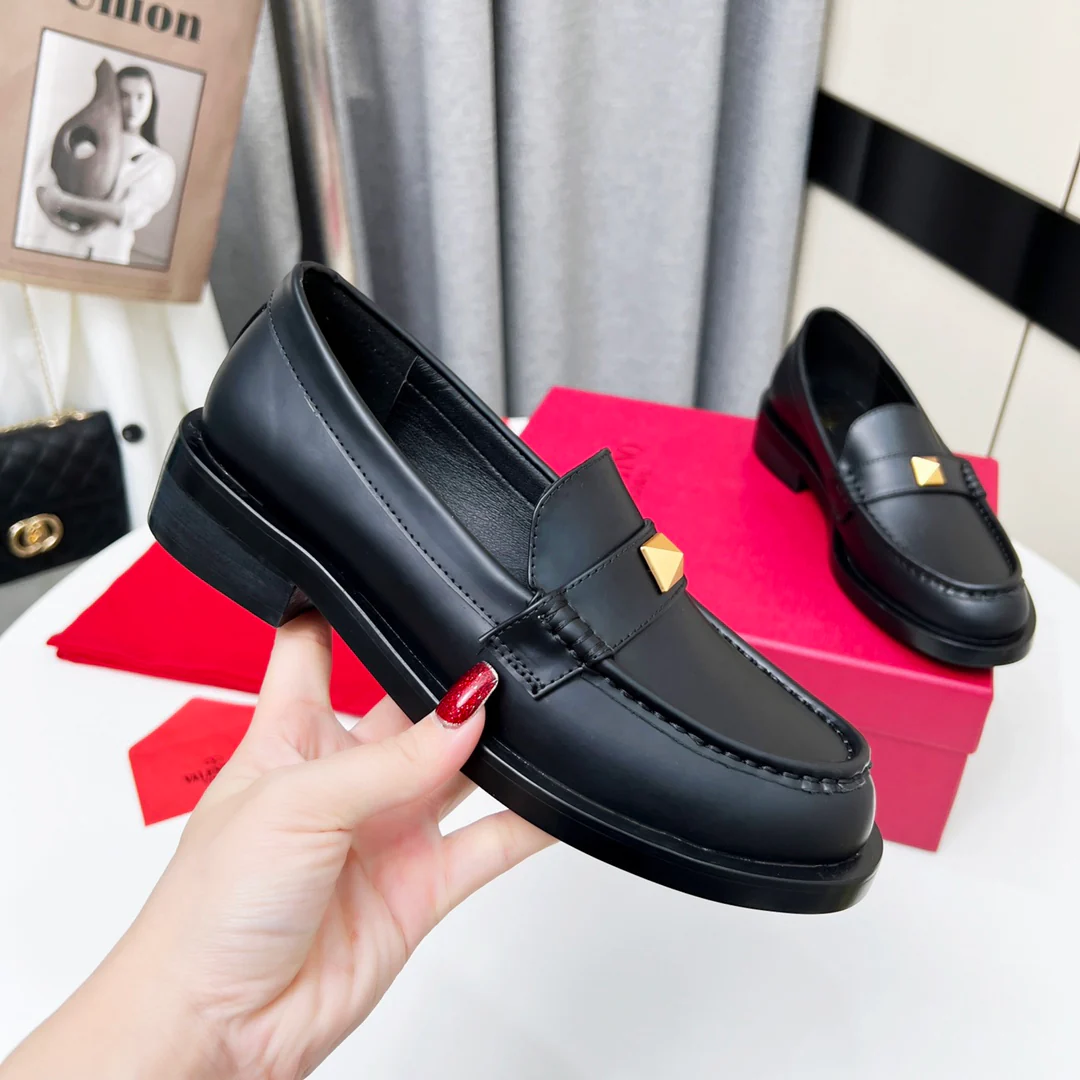 Valentino - Новинка весны 2022 года - Лоферы на платформе