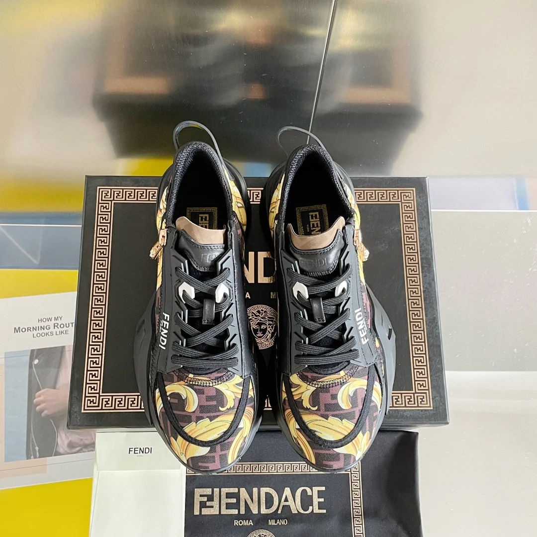 Fendi - Кроссовки и повседневная одежда - Модель сотрудничества