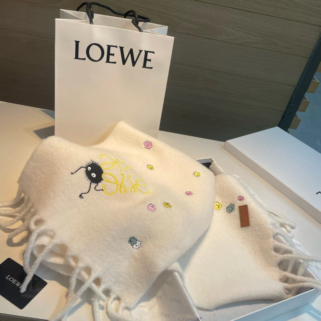 Мягкий шарф Loewe 2024 года в стиле 