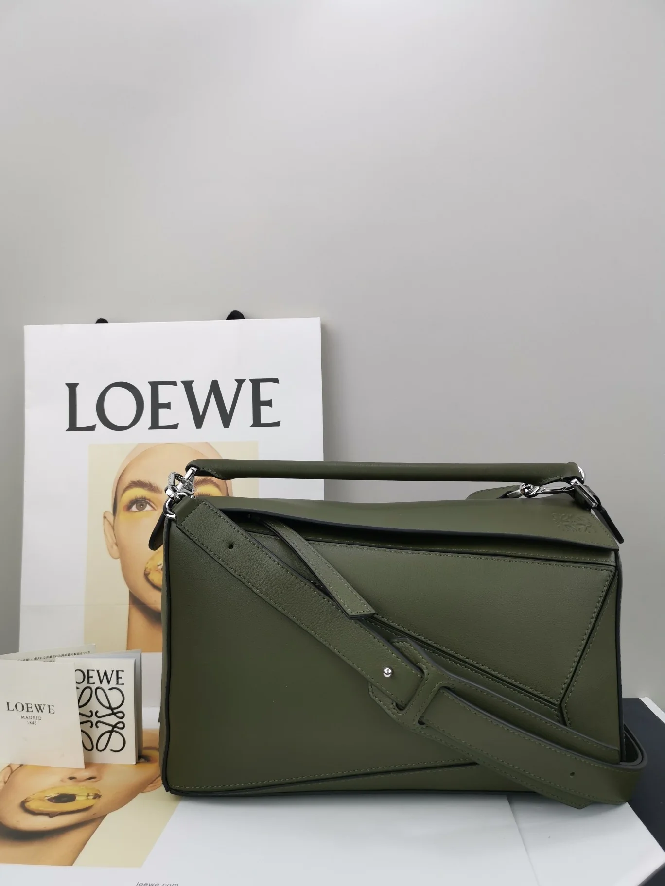 Сумка Loewe Puzzle, телячья кожа, средний размер, 18