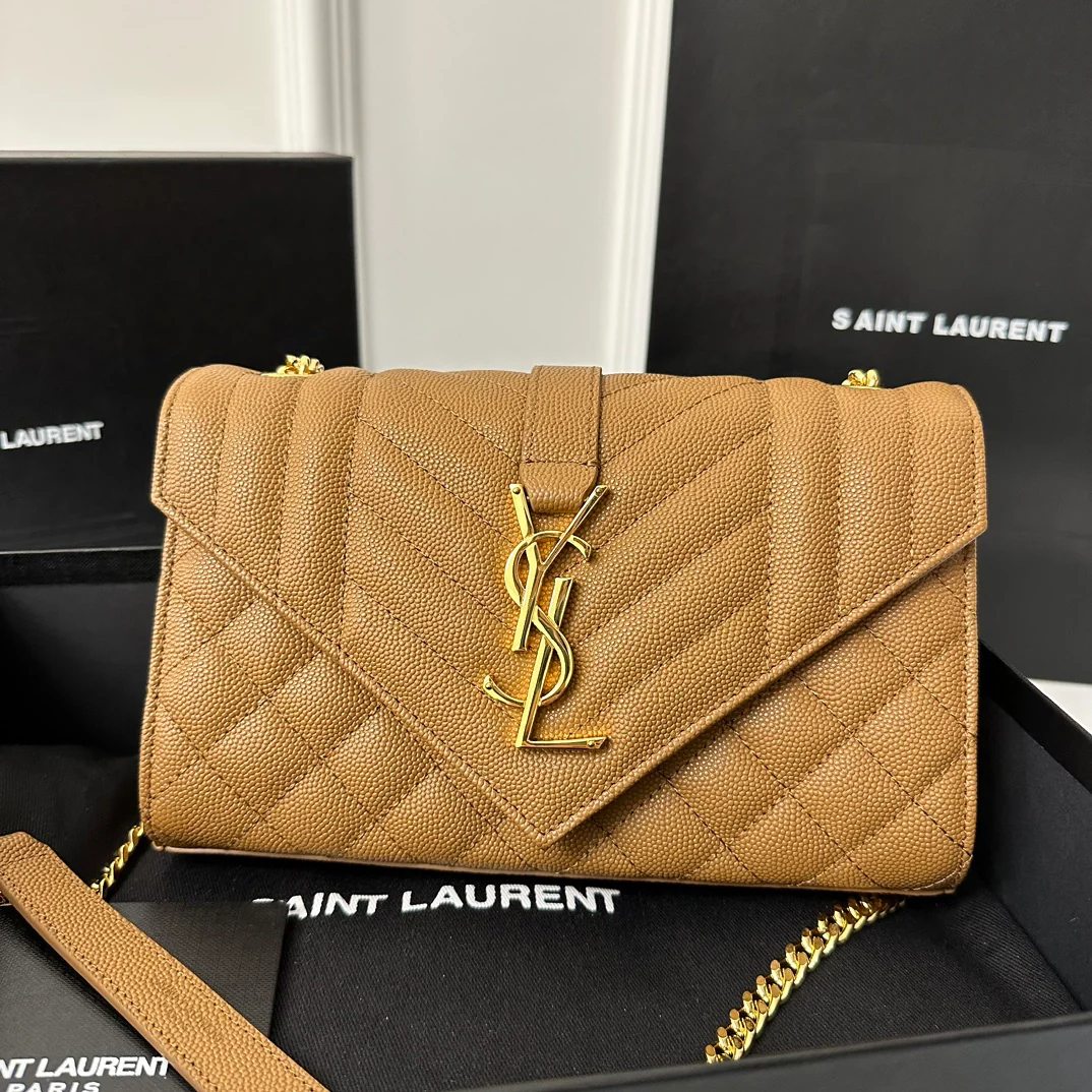 Конверт YSL, маленький, карамельного цвета.