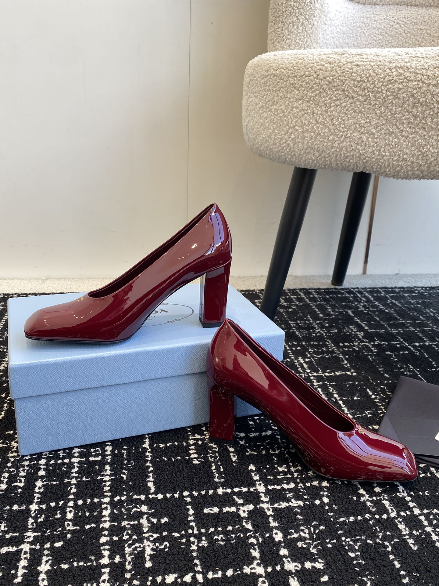 Балетки Prada 2024 на массивном каблуке с квадратным носком - красные