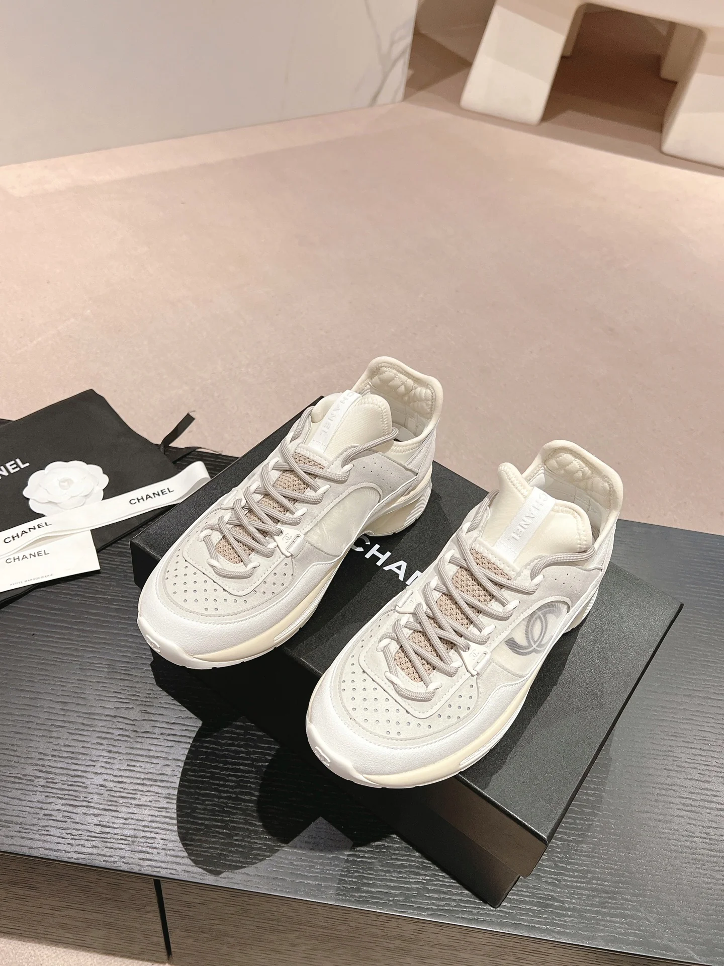 Повседневные туфли Chanel 2024 - белые