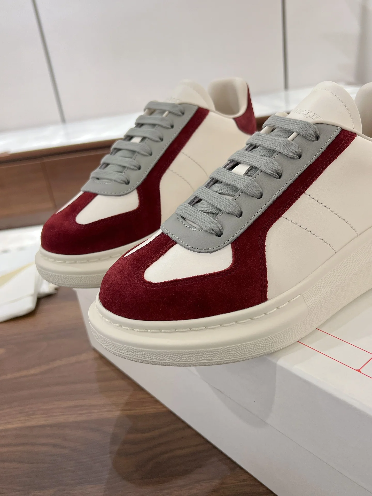 Скейтбордные кроссовки McQueen 2024 - красные