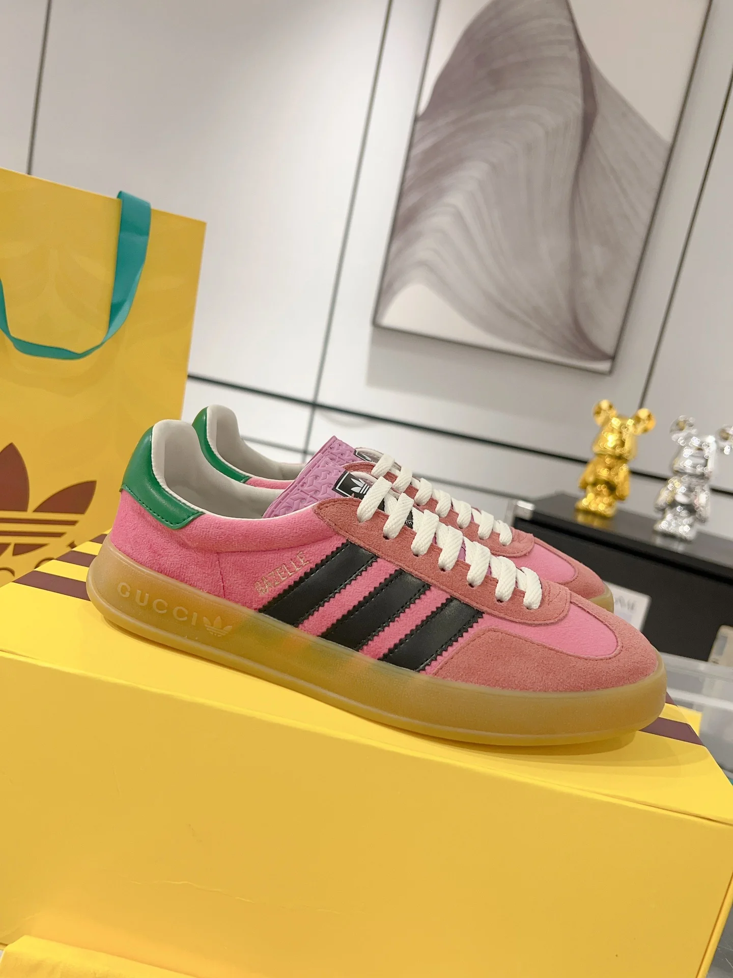 Новинка сезона осень/зима 2023 от Gucci - Коллаборация - Немецкие кроссовки для тренировок - Розовый