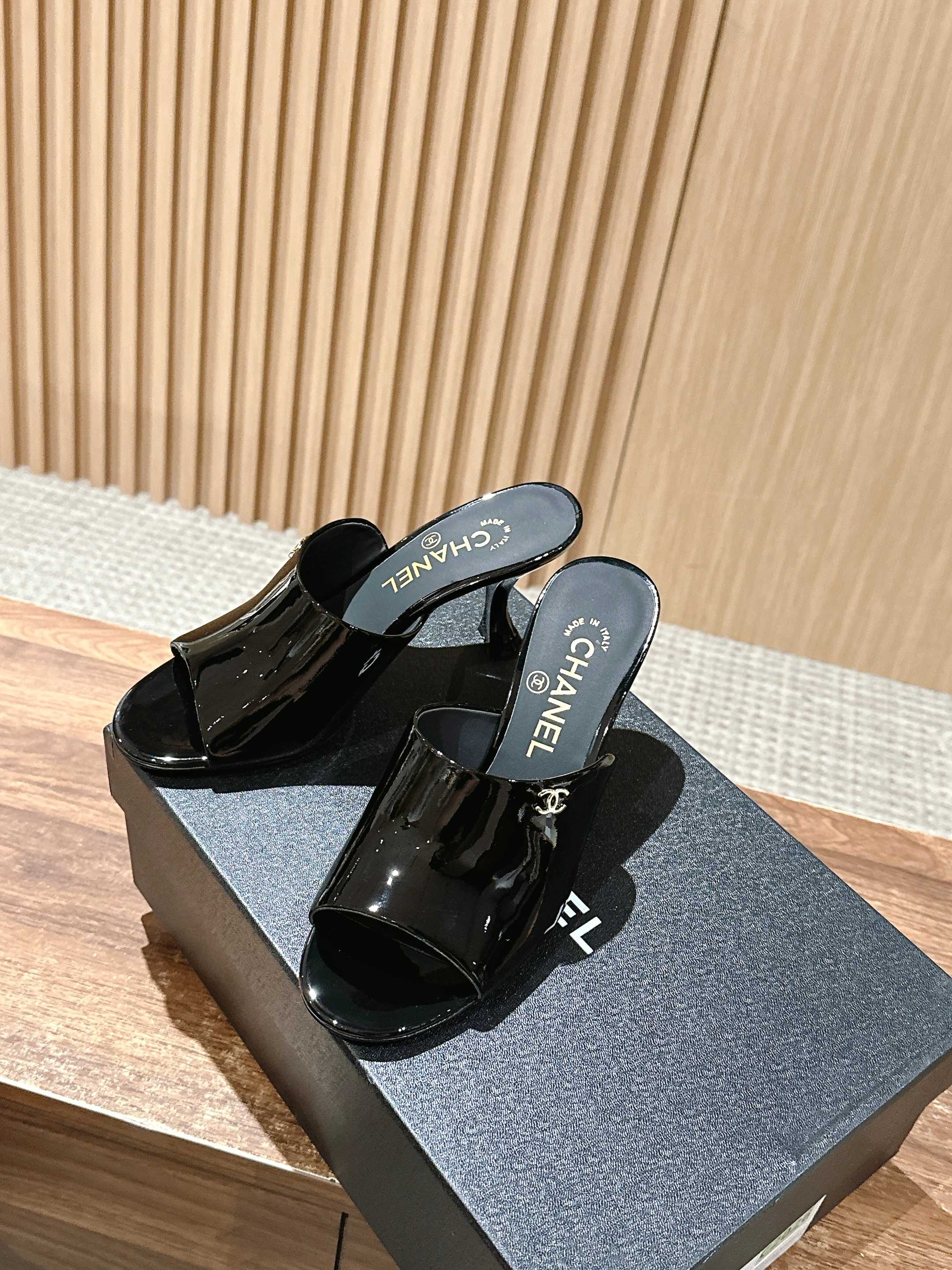 Новинка лета 2025 от Chanel - Босоножки на высоком каблуке - Черные